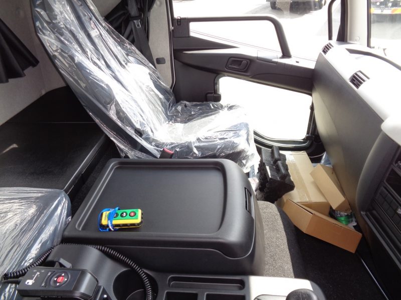 三菱 中型トラック 冷凍車ワイドエアサス格納PG付 画像