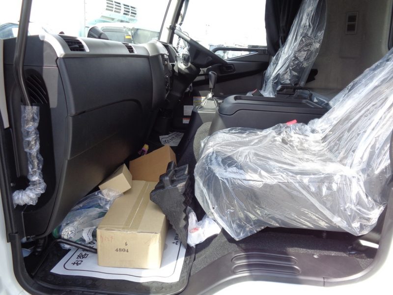 三菱 中型トラック 冷凍車ワイドエアサス格納PG付 画像