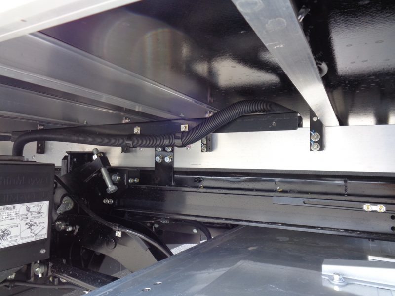 三菱 中型トラック 冷凍車ワイドエアサス格納PG付 画像