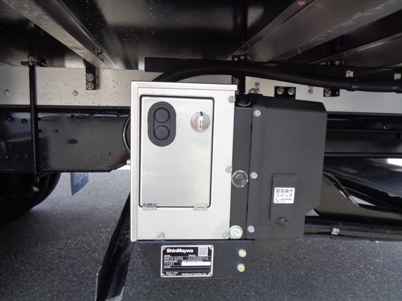 三菱 中型トラック 冷凍車ワイドエアサス格納PG付 画像