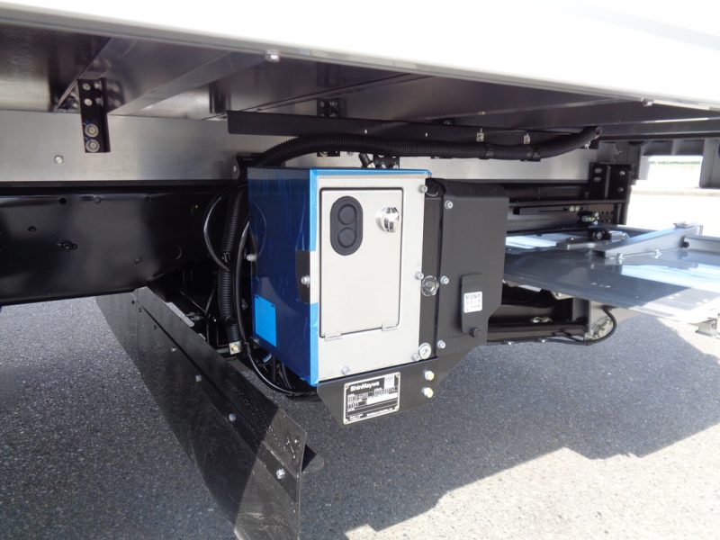 三菱 中型トラック 冷凍車ワイドエアサス格納PG付 画像