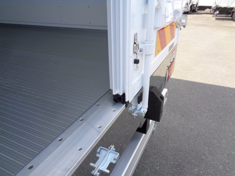 三菱 中型トラック 冷凍車ワイドエアサス格納PG付 画像