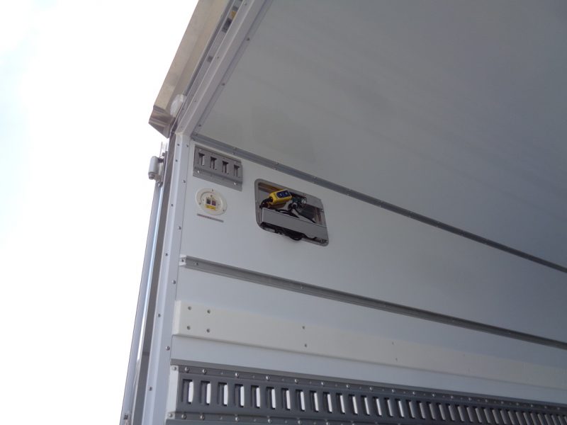 三菱 中型トラック 冷凍車ワイドエアサス格納PG付 画像