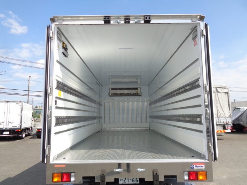 三菱 中型トラック 冷凍車ワイドエアサス格納PG付 画像