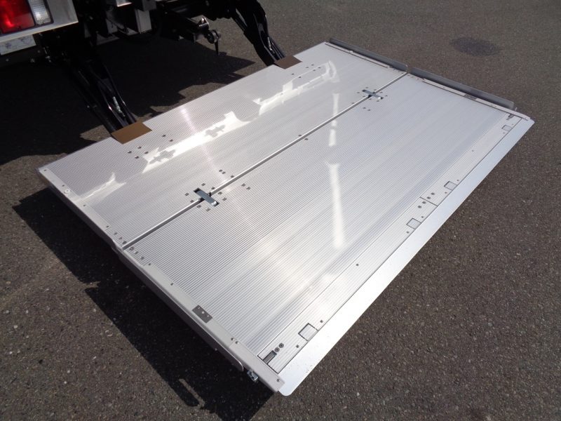 三菱 中型トラック 冷凍車ワイドエアサス格納PG付 画像