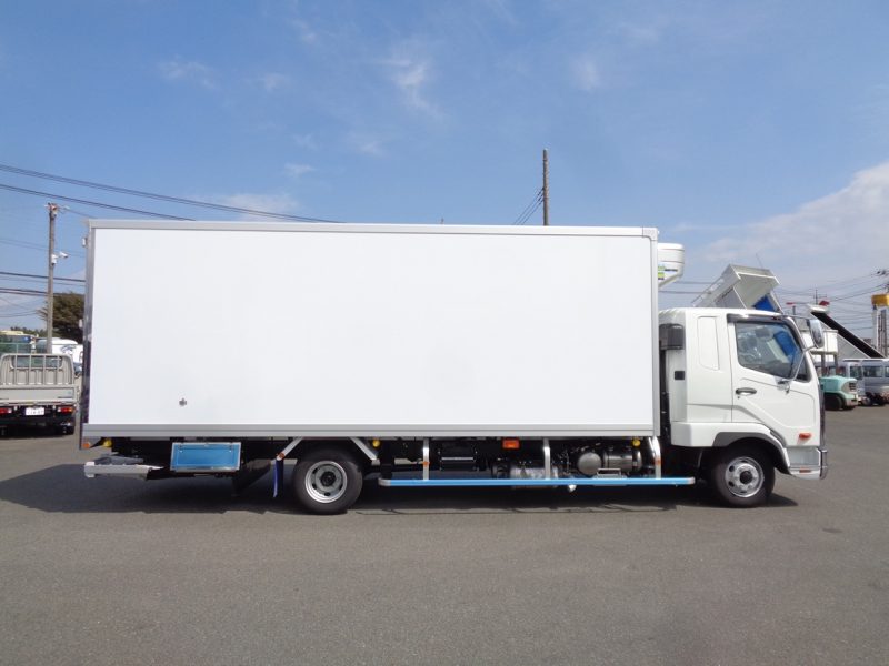 三菱 中型トラック 冷凍車ワイドエアサス格納PG付 画像