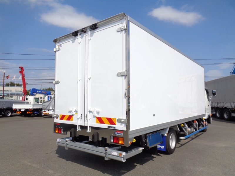 三菱 中型トラック 冷凍車ワイドエアサス格納PG付 画像