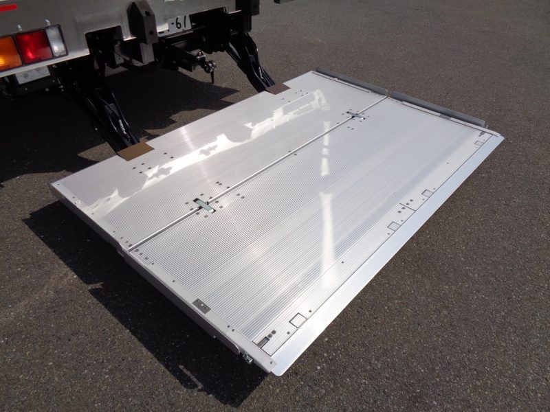 三菱 中型トラック 冷凍車ワイドエアサス格納PG付 画像