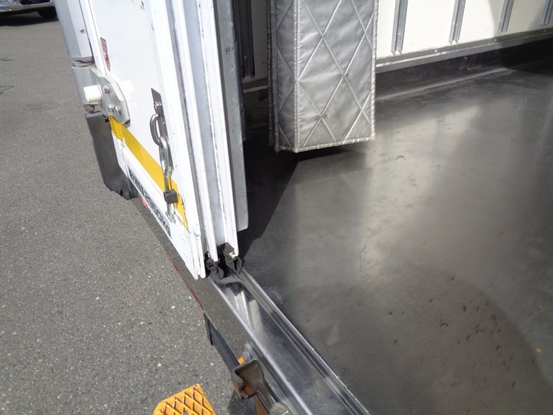 いすゞ 小型トラック 冷凍車中温(ワイド・ロング)スムーサー 画像