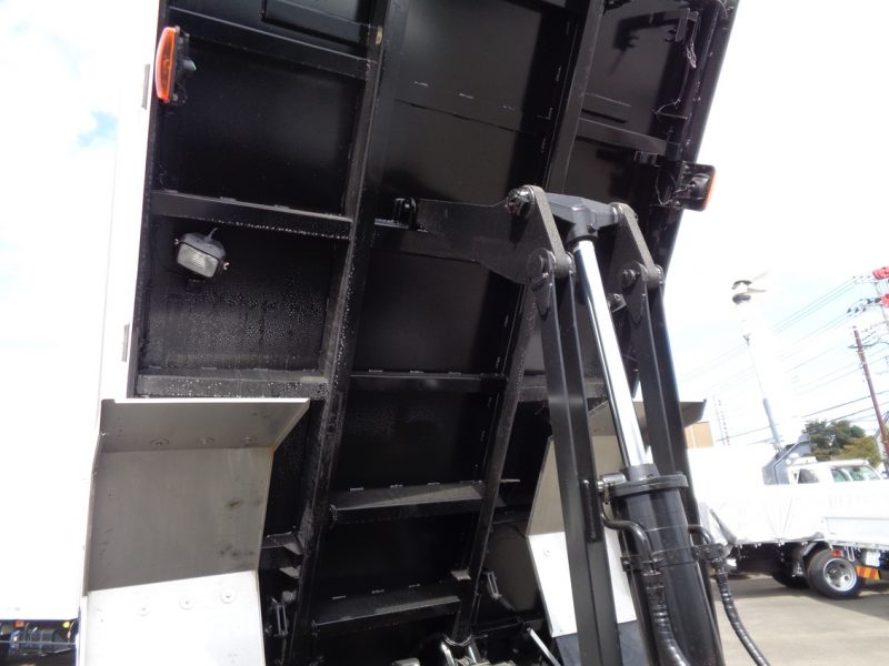 三菱 大型トラック 増tダンプ土砂(7.1t)3.5m 画像