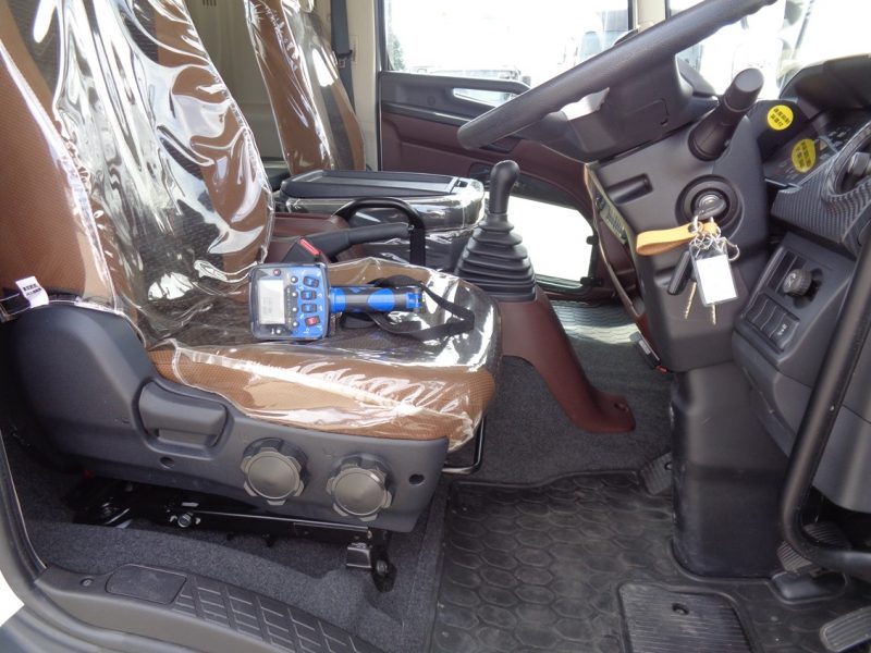 日野 大型トラック 増tタダノ6段ラジコン付(4.35t)5.0m 画像