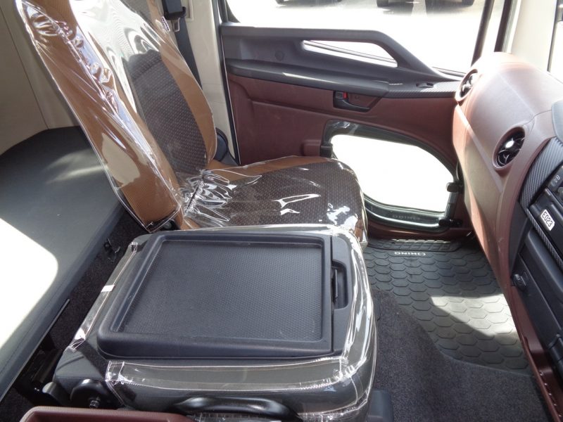 日野 大型トラック 増tタダノ6段ラジコン付(4.35t)5.0m 画像