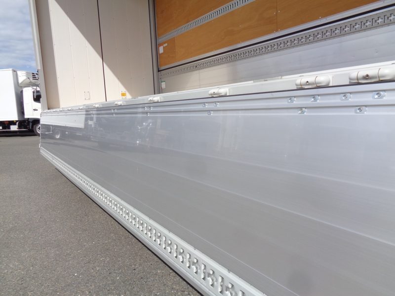 いすゞ 中型トラック ウィング(5.7m) 画像