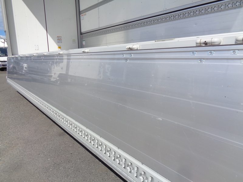 いすゞ 中型トラック ウィング(床鉄板) 画像