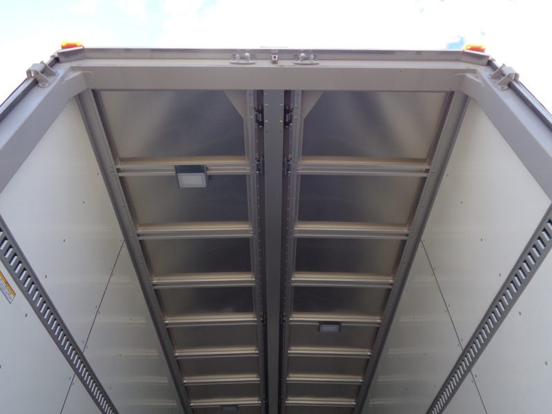 いすゞ 中型トラック ウィング(床鉄板) 画像