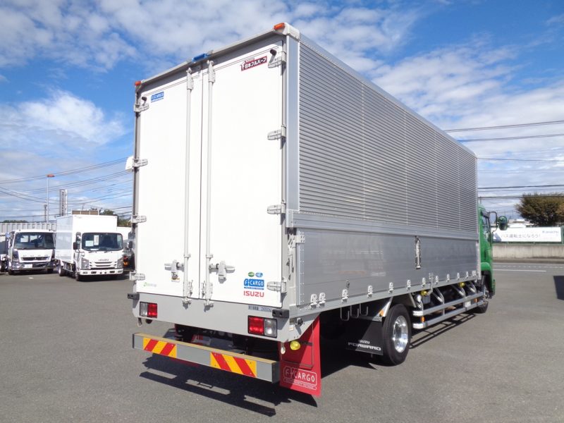 いすゞ 中型トラック ウィング(床鉄板) 画像