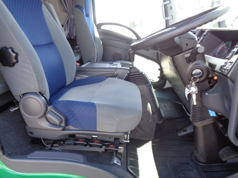 いすゞ 中型トラック ウィング(床鉄板) 画像