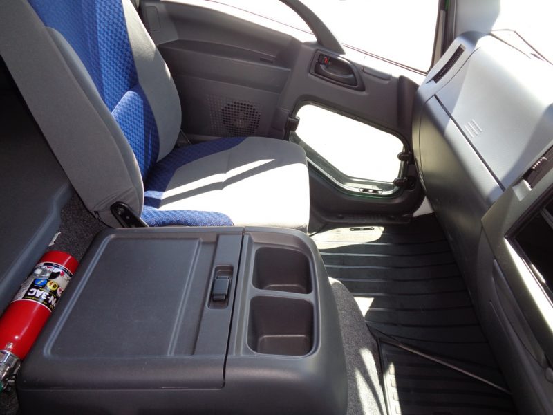 いすゞ 中型トラック ウィング(床鉄板) 画像