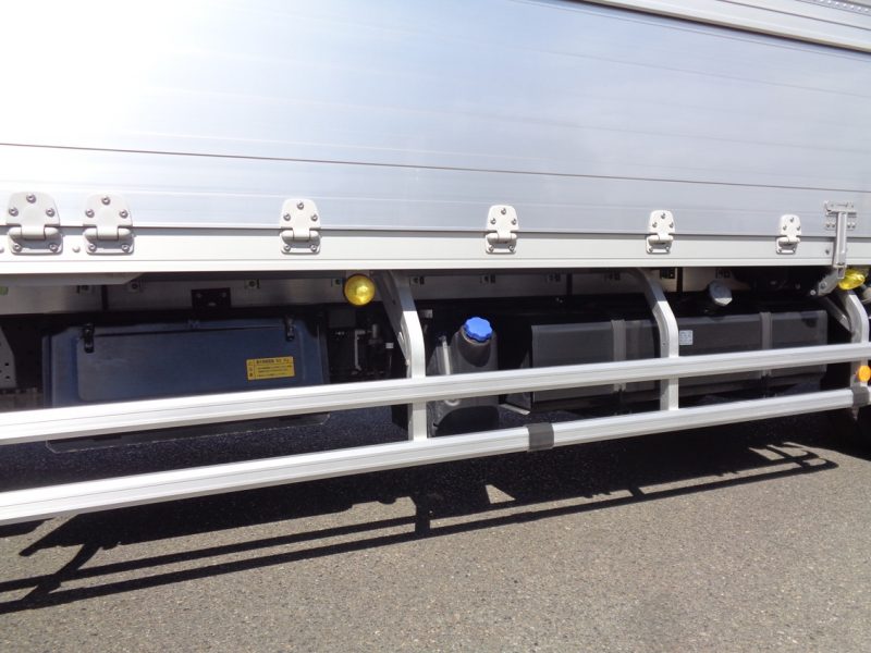 いすゞ 中型トラック ウィング(床鉄板) 画像