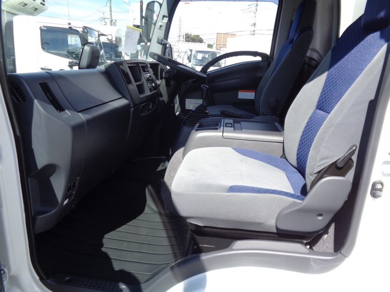 いすゞ 中型トラック ウィング(5.7m) 画像