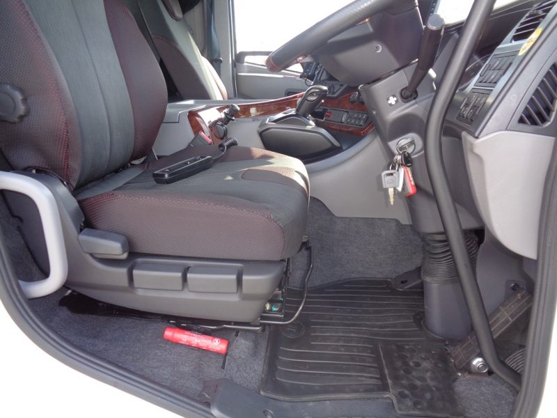 日産UD 大型トラック トラクタエアサスハイルーフ11.6t 画像