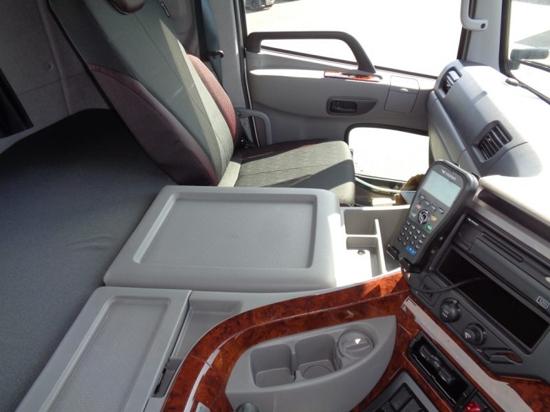 日産UD 大型トラック トラクタエアサスハイルーフ11.6t 画像