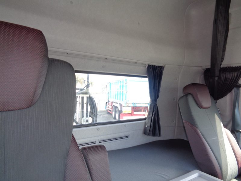 日産UD 大型トラック トラクタエアサスハイルーフ11.6t 画像