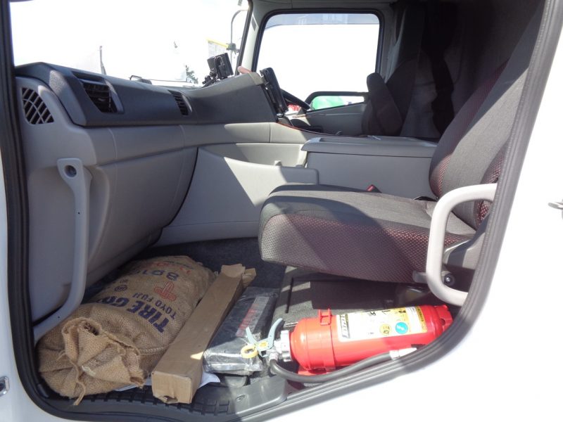 日産UD 大型トラック トラクタエアサスハイルーフ11.6t 画像