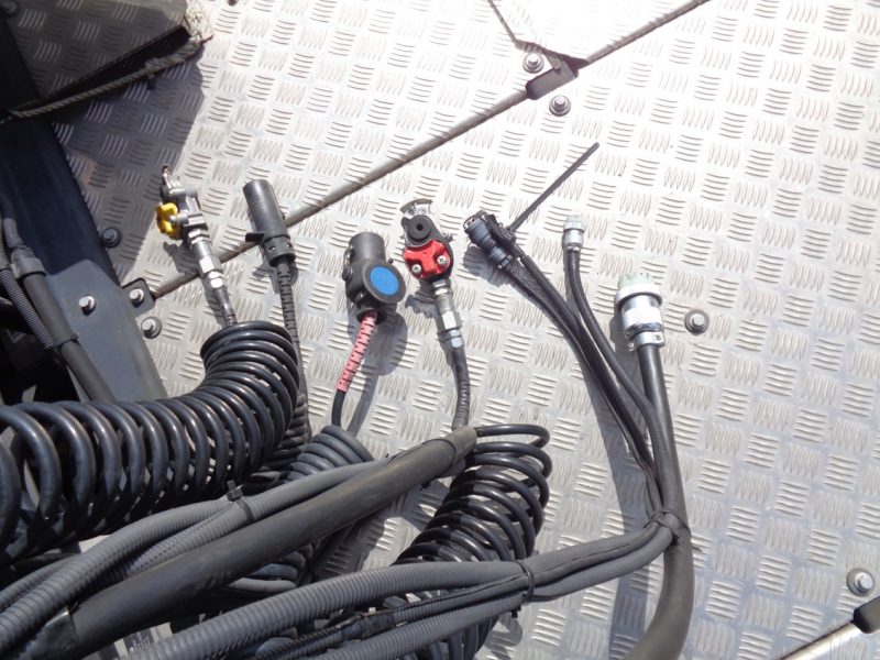 日産UD 大型トラック トラクタエアサスハイルーフ11.6t 画像