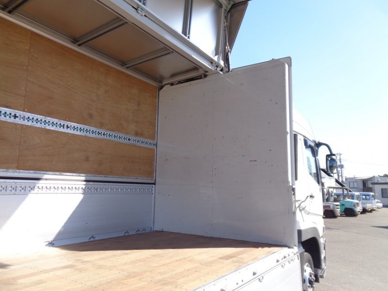 三菱 大型トラック ウィングエアサスハイルーフ 画像