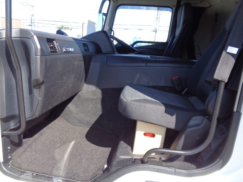 三菱 大型トラック ウィングエアサスハイルーフ 画像