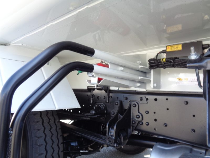 三菱 中型トラック 塵芥車プレス式8.7m3 画像