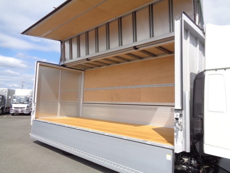 日野 中型トラック ウィングワイドエアサスハイルーフ 画像