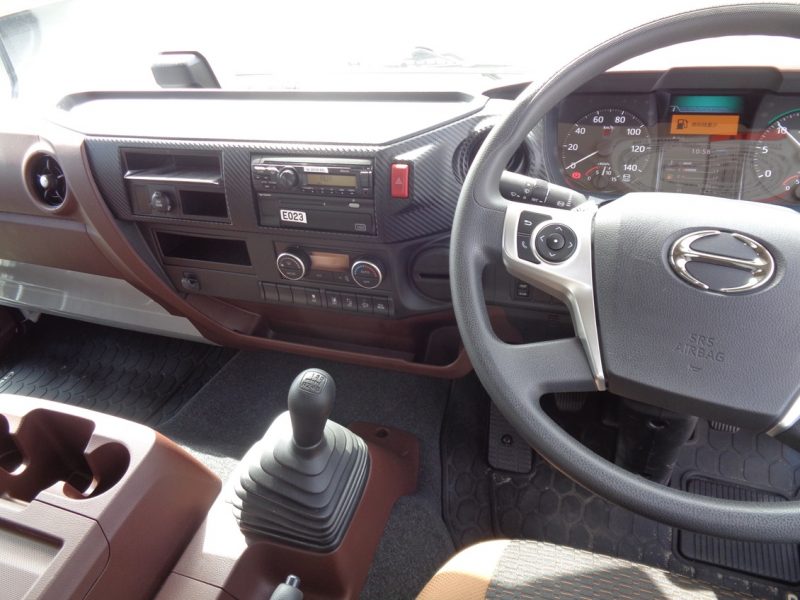 日野 中型トラック ウィングワイドエアサスハイルーフ 画像