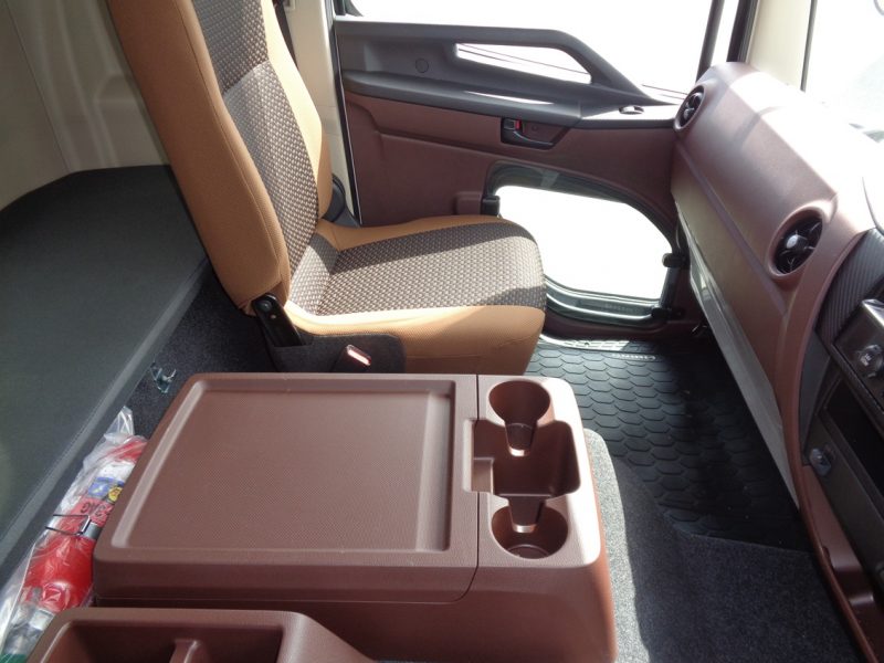 日野 中型トラック ウィングワイドエアサスハイルーフ 画像