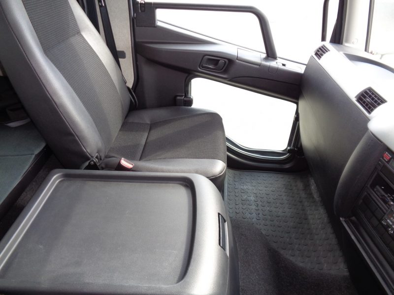 三菱 中型トラック 冷凍車エアサス格納PG付 画像