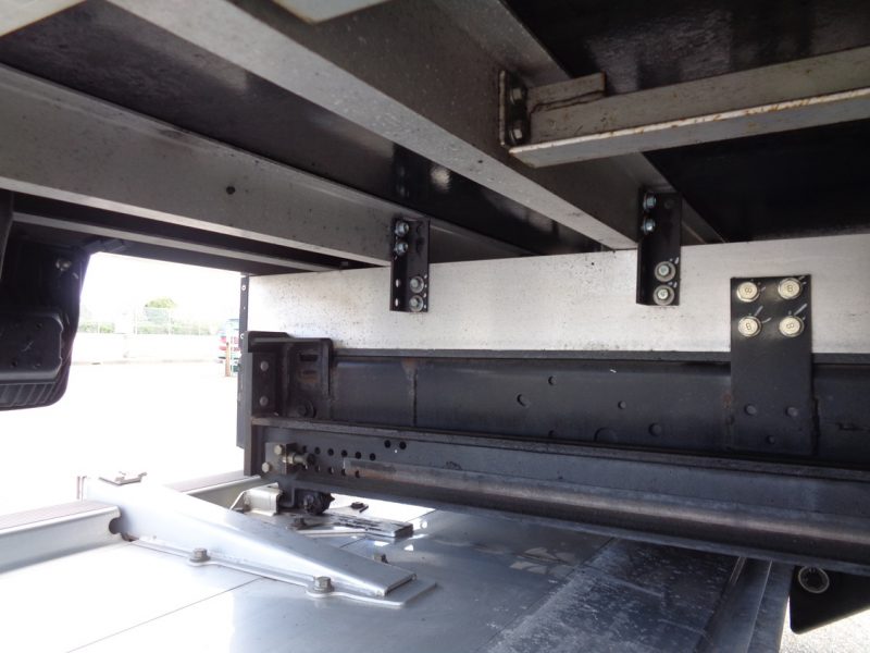 三菱 中型トラック 冷凍車エアサス格納PG付 画像