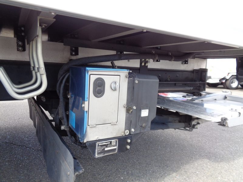 三菱 中型トラック 冷凍車エアサス格納PG付 画像