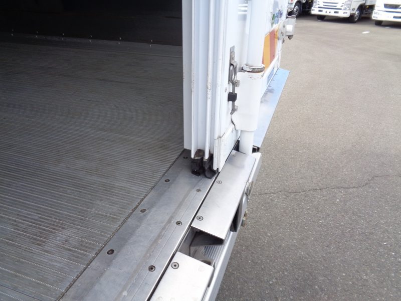 三菱 中型トラック 冷凍車エアサス格納PG付 画像