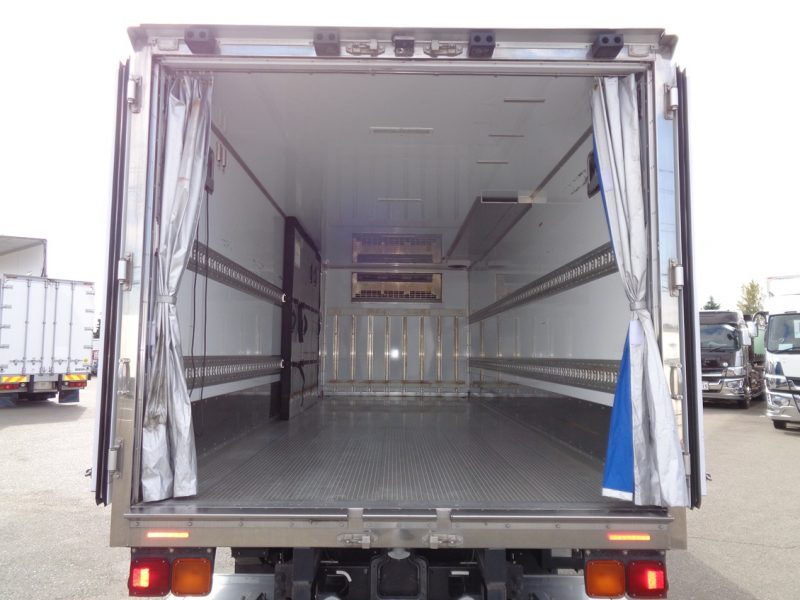 三菱 中型トラック 冷凍車エアサス格納PG付 画像