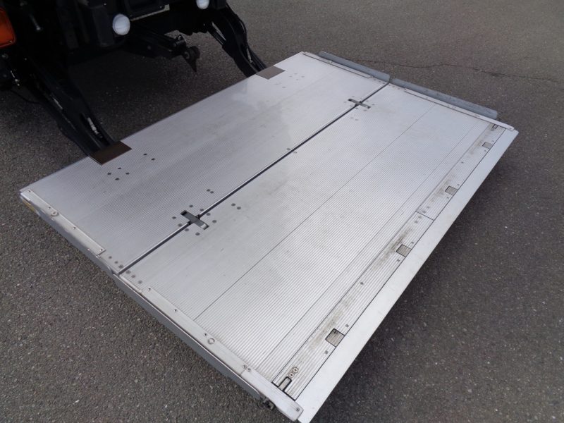 三菱 中型トラック 冷凍車エアサス格納PG付 画像