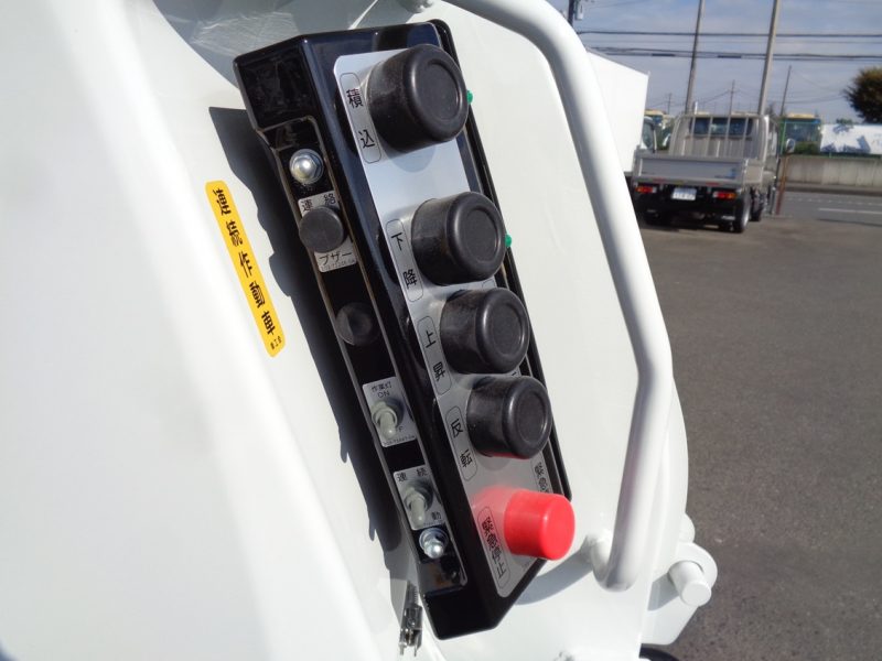 三菱 中型トラック 塵芥車(プレス式)10.2m3新明和 画像