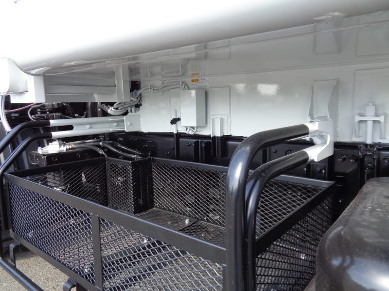 三菱 中型トラック 塵芥車(プレス式)10.2m3新明和 画像