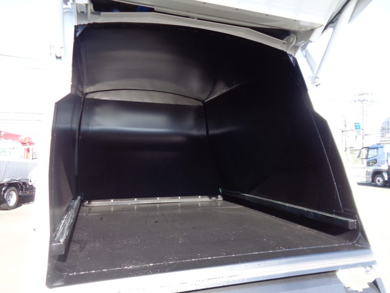 三菱 中型トラック 塵芥車(プレス式)8.7m3新明和 画像