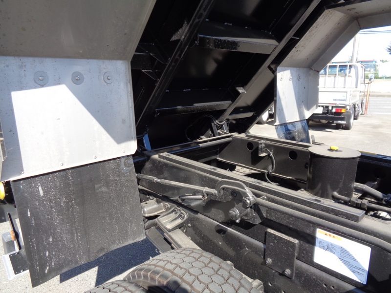 三菱 大型トラック 増t深ダンプ(6.6t) 画像