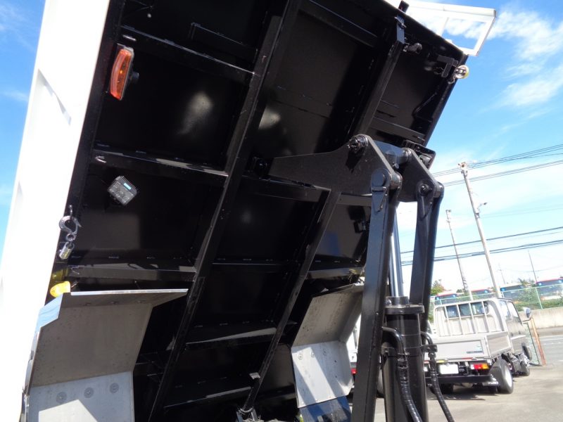 三菱 大型トラック 増t深ダンプ(6.6t) 画像