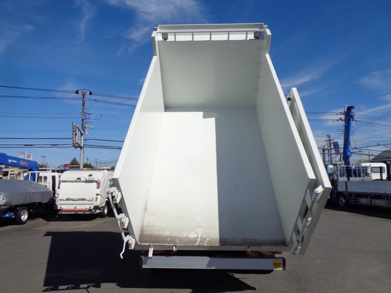 三菱 大型トラック 増t深ダンプ(6.6t) 画像