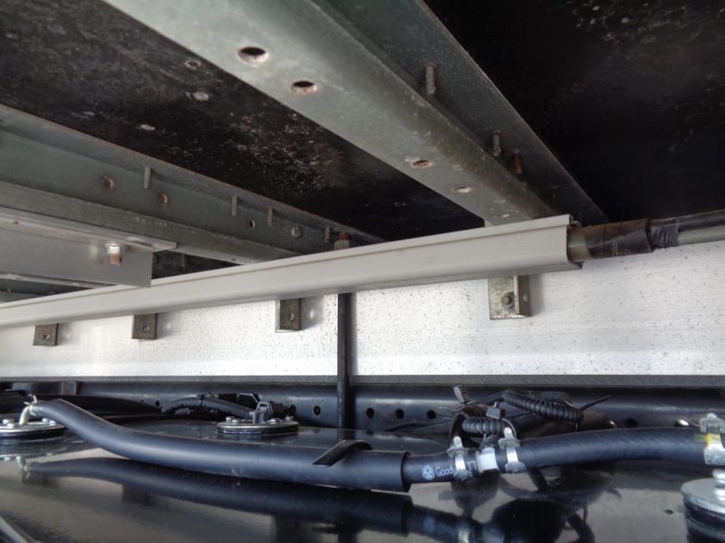 日産UD 中型トラック ウィングエアサス(スムーサー) 画像