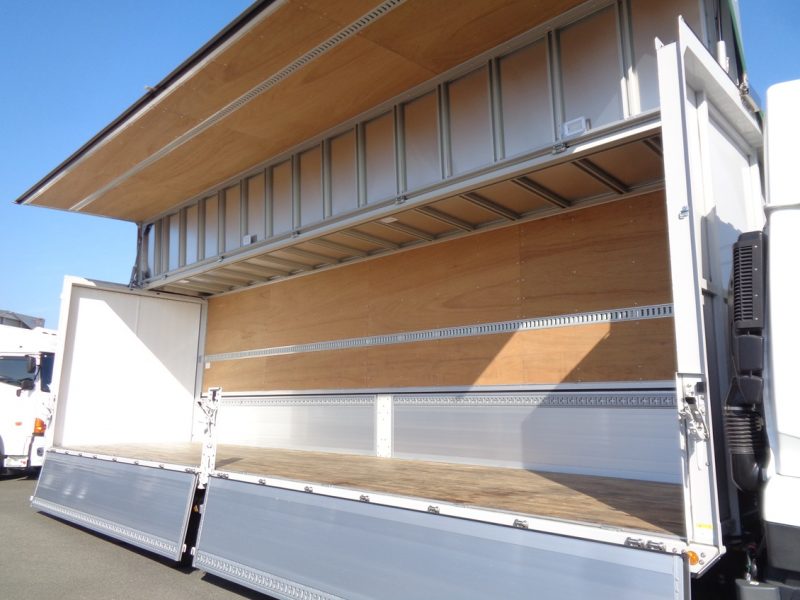 日産UD 大型トラック ウィングエアサスハイルーフ 画像