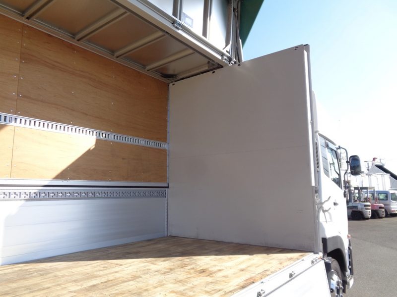 日産UD 大型トラック ウィングエアサスハイルーフ 画像